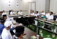 Wakil Wali Kota Pariaman, Mulyadi memimpin rapat teknis persiapan Event Pesona Budaya Hoyak Tabuik 2025, di ruang rapat BPKPD Kota Pariaman, Rabu (11/6/2025). (Foto: Kominfo Pariaman)