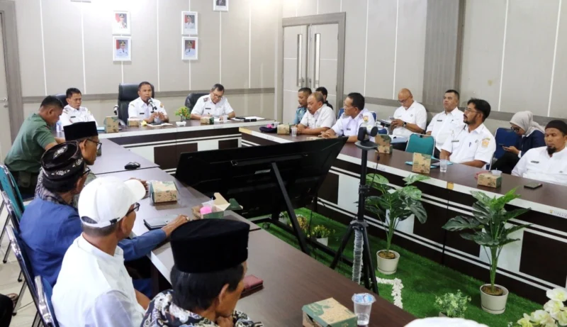 Wakil Wali Kota Pariaman, Mulyadi memimpin rapat teknis persiapan Event Pesona Budaya Hoyak Tabuik 2025, di ruang rapat BPKPD Kota Pariaman, Rabu (11/6/2025). (Foto: Kominfo Pariaman)