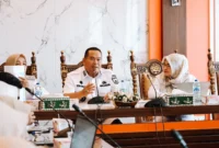 Wali Kota Pariaman Yota Balad pada acara Perkuat Efektifitas Pengawasan Obat dan Makanan Kota Pariaman di Ruang Rapat Wali Kota Pariaman, Rabu (18/6/2025). (Foto: Kominfo Pariaman)