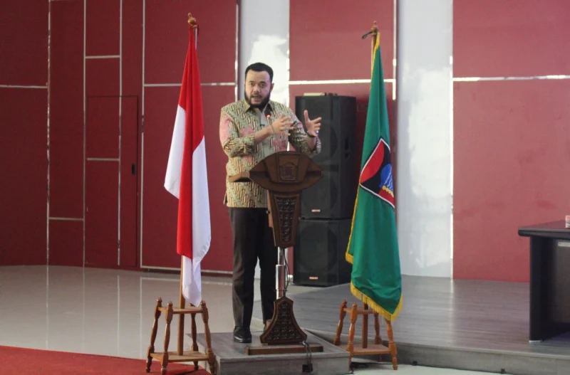 Wali Kota Padang Fadly Amran memberikan sambutan saat FGD Evaluasi 100 Hari Kinerja Pemko Padang di Ruang Bagindo Aziz Chan Balai Kota Padang, Jumat (20/6/2025). (Foto: Diskominfo Padang)