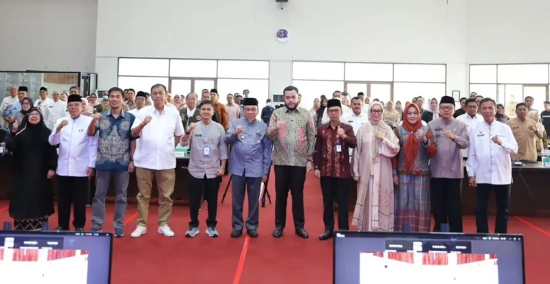 Pemko Padang menggelar FGD Kajian Evaluasi 100 Hari Kinerja Pemerintah Daerah, di Ruang Bagindo Aziz Chan, Balai Kota Aia Pacah, Jumat (20/6/2025). (Foto: Prokopim Padang)
