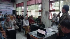 Dekan FK Unand, Dr. dr. Sukri Rahman, Sp.THT-BKL, Subsp.Onk (K), FACS, FFSTEd memberikan sambutan. (Foto: Diskominfo Padang)