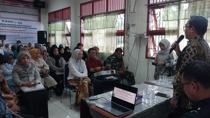 Dekan FK Unand, Dr. dr. Sukri Rahman, Sp.THT-BKL, Subsp.Onk (K), FACS, FFSTEd memberikan sambutan. (Foto: Diskominfo Padang)