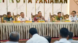 Wali Kota Pariaman Yota Balad memimpin rapat finalisasi event Tabuik 2025 di ruang rapat Balai Kota Pariaman, Rabu (25/6/2025). (Foto: Kominfo Pariaman)