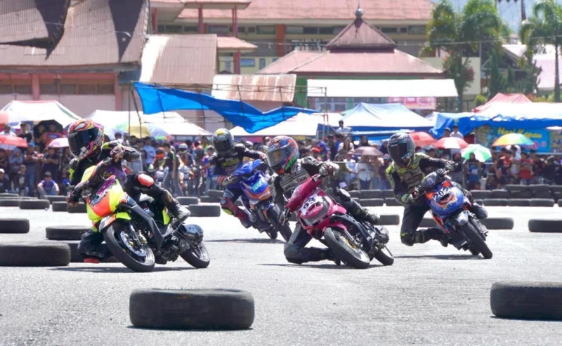 Rendi Andeska Pradana keluar sebagai Juara Umum Terbuka Ikosho Road Race yang digelar di Sirkuit Non Permanen Bancalaweh, Minggu (22/6/2025). (Foto: Kominfo Padang Panjang)