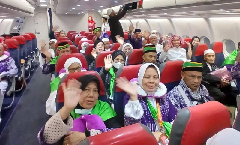 Jemaah haji asal Padang Panjang pulang dari Madinah hari ini. Rombongan diperkirakan tiba di BIM pukul 19.00 WIB. (Foto: Kominfo Padang Panjang)