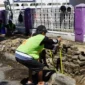 Pembenahan trotoar di Jalan Perintis Kemerdekaan, tepatnya di depan Fakultas Kedokteran Gigi Unand. (Foto: Diskominfo Padang)