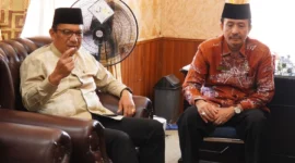 Sekdako Padang Panjang Sonny Budaya Putra memimpin rapat koordinasi revitaliasi PDIKM di Kantor Disporapar, Kamis (26/6/2025). (Foto: Kominfo Padang Panjang)