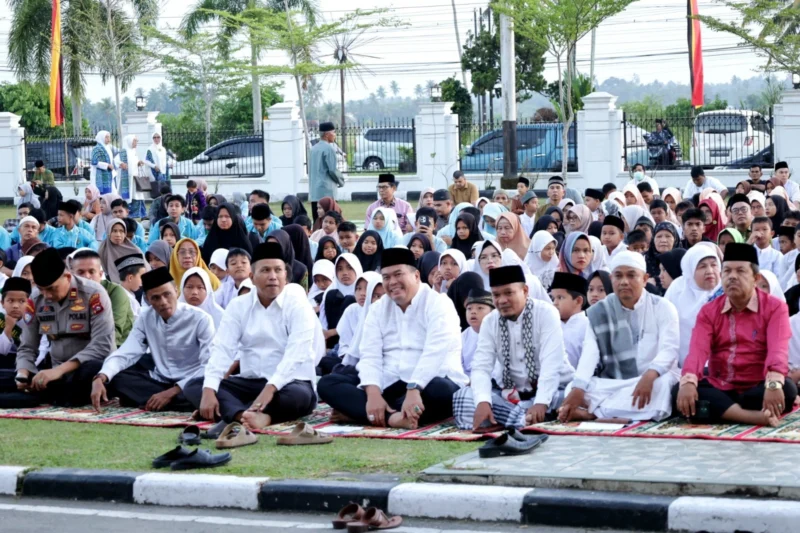 Pemko Pariaman menggelar Tabligh Akbar dalam rangka memperingati Tahun Baru Islam 1 Muharram 1447 H/2025 M di halaman Balai Kota Pariaman, Jumat (27/6/2025). (Foto: Kominfo Pariaman)