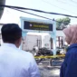 Bupati Eka Putra mengunjungi Kantor Dinas Pertanian Tanah Datar yang terbakar pada Jumat (27/6/2025) dini hari. (Foto: Prokopim Tanah Datar)