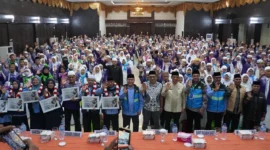 Suasana haru dan bahagia menyelimuti kedatangan jemaah haji Padang Panjang yang telah selesai menunaikan rukun Islam kelima di Tanah Suci Mekkah. (Foto: Kominfo Padang Panjang)
