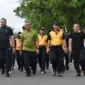 Wali Kota Padang Fadly Amran mengikuti olahraga bersama dalam rangka menyambut Hari Bhayangkara ke-79, dan HKGB ke-73, Rabu (25/6/2025). (Foto: Prokopim Padang)