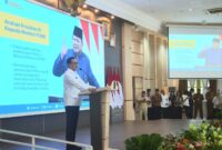 Menteri P2MI RI, Abdul Kadir Karding memberikan arahan di Auditorium Sumbar, Selasa (3/6/2025). (Foto: Prokopim Padang)