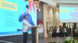 Menteri P2MI RI, Abdul Kadir Karding memberikan arahan di Auditorium Sumbar, Selasa (3/6/2025). (Foto: Prokopim Padang)