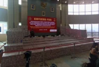 Uang sitaan dari Wilmar Group saat ditampilkan di Gedung Bundar, Jampidsus, Kejagung, Jakarta, Selasa (17/6/2025). (Foto: Shela Octavia)