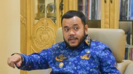 Wali Kota Padang Fadly Amran menegaskan pembekuan Pokdarwis Pantai Air Manis merupakan langkah pembinaan. (Foto: Prokopim Padang)