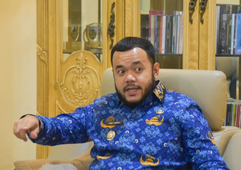 Wali Kota Padang Fadly Amran menegaskan pembekuan Pokdarwis Pantai Air Manis merupakan langkah pembinaan. (Foto: Prokopim Padang)