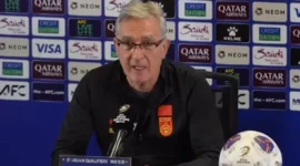 Pelatih Timnas China, Branko Ivankovic dalam konferensi pers. (Foto: IG @ chinafootballassociation)