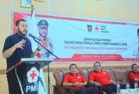 Wali Kota Padang Fadly Amran memberikan sambutan dalam kegiatan Orientasi Pembina PMR dan KSR yang digelar PMI Kota Padang, di Gedung BKOM dan Pelkes Sumbar, Sabtu (28/6/2025). (Foto: Prokopim Padang)