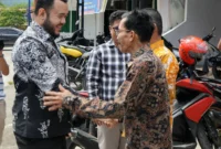 Wali Kota Padang, Fadly Amran meninjau kondisi infrastruktur di Jalan Raya Belimbing, Kelurahan Kuranji, Kecamatan Kuranji, Sabtu (21/6/2025). (Foto: Prokopim Padang)