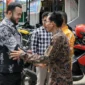 Wali Kota Padang, Fadly Amran meninjau kondisi infrastruktur di Jalan Raya Belimbing, Kelurahan Kuranji, Kecamatan Kuranji, Sabtu (21/6/2025). (Foto: Prokopim Padang)