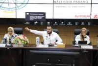 Wali Kota Padang Fadly Amran saat Workshop Reformasi Birokrasi 2025 di Ruang Abu Bakar Jaar, Balai Kota Aiepacah, Rabu (25/6/2025). (Foto: Prokopim Padang)