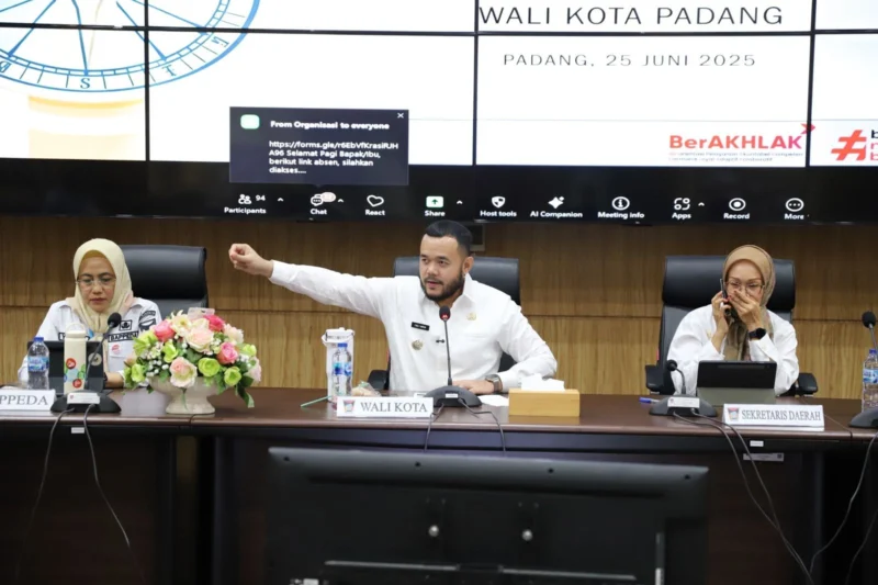 Wali Kota Padang Fadly Amran saat Workshop Reformasi Birokrasi 2025 di Ruang Abu Bakar Jaar, Balai Kota Aiepacah, Rabu (25/6/2025). (Foto: Prokopim Padang)