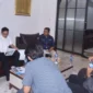 Wali Kota Sawahlunto, Riyanda Putra rapat persiapan pelaksanaan SISSCa 2025 di Rumah Dinas Wali Kota, Rabu (24/6/2025). (Foto: Pemko Sawahlunto)