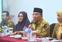 Wakil Wali Kota Padang, Maigus Nasir memimpin Rapat Penentuan Objek Pantau Kota Sehat Tahun 2025, di Fave Hotel Padang, Senin (30/6/2025). (Foto: Prokopim Padang)