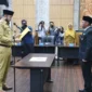 Wali Kota Padang Fadly Amran melantik Yudi Indra Sani sebagai Dewas Perumda PSM periode 2025–2029 di Aula Abu Bakar Jaar, Balai Kota Padang, Senin (16/6/2025). (Foto: Prokopim Padang)