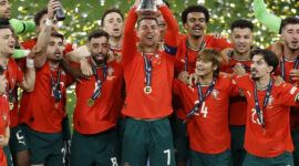 Portugal berhasil menjuarai UEFA Nations League 2024/2025 dengan kemenangan dramatis atas Spanyol lewat adu penalti. (Foto: IG @portugal)