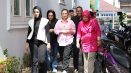 Anggota Komisi IX DPR RI Nafa Indria Urbach dan Anggota Komisi IV DPR RI Cindy Monica mengunjungi Kota Pariaman pada Senin (9/6/2025). (Foto: Kominfo Pariaman)