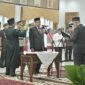 Gubernur Sumbar, Mahyeldi Ansharullah melantik  Arry Yuswandi sebagai Sekda Sumbar di Auditorium Gubernuran, Jumat (13/6/2025). (Foto: adpsb)