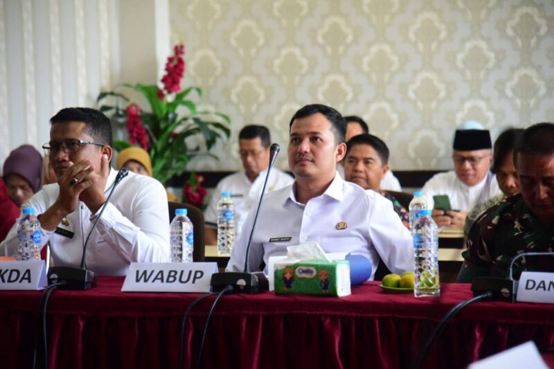 Wakil Bupati Padang Pariaman, Rahmat Hidayat dan jajaran saat verifikasi lapangan hybrid dalam evaluasi Kabupaten/Kota Layak Anak (KLA) 2025 pada Jumat (13/6/2025). (Foto: Pemkab Padang Pariaman)