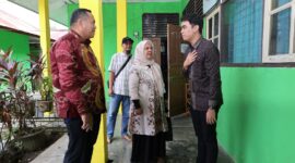 Wali Kota Pariaman, Yota Balad meninjau pelaksanaan tes akademik kerja sama dengan Telkom University (Tel-U) Bandung, Sabtu (14/6/2025). (Foto: Kominfo Pariaman)
