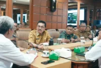 Bupati Solok Selatan, H. Khairunas bersama Dandim 0309/Solok Letkol Inf Reno Handoko menemui Dirjen KSDAE Kementerian LHK di Jakarta. (Foto: Pemkab Solsel)
