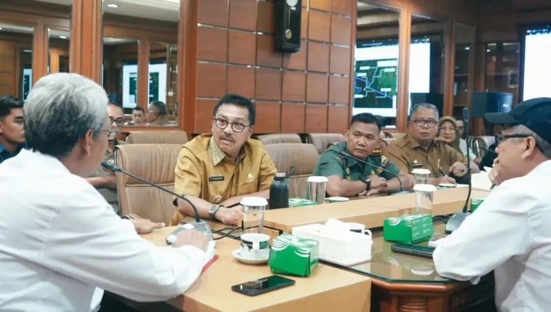 Bupati Solok Selatan, H. Khairunas bersama Dandim 0309/Solok Letkol Inf Reno Handoko menemui Dirjen KSDAE Kementerian LHK di Jakarta. (Foto: Pemkab Solsel)