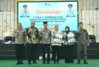 Wabup Solsel Yulian Efi membuka Workshop Literasi, Numerasi dan Karakter Peserta Didik di Aula Sarantau Sasurambi, Kamis (19/6/2025). (Foto: Humas Pemkab Solsel)