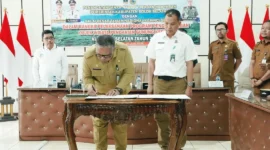 Pemkab Solsel bersama BBTNKS menyepakati Perjanjian Hibah Daerah sebagai bagian dari pengembangan jalur pendakian Gunung Kerinci dari arah Solok Selatan. (Foto: Humas Solsel)