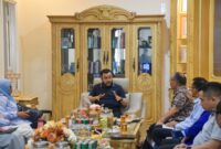 Wali Kota Padang Fadly Amran menggelar rapat perencanaan pengembangan kawasan Kota Tua, Minggu (1/6/2025). (Foto: Prokopim Padang)