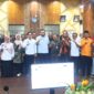 Wali Kota Padang Fadly Amran, Kepala Badan Kesbangpol Tarmizi Ismail, narasumber dan para peserta usai pembukaan sosialisasi di Ruang Abu Bakar Jaar, Balai Kota Aia Pacah, Rabu (4/6/2025).