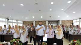 Wali Kota Padang Fadly Amran membuka Workshop Pelayanan Prima bagi Petugas Puskesmas dan Dinkes Padang, Rabu (4/6/2025). (Foto: Prokopim Padang)