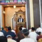 Wakil Wali Kota Padang Maigus Nasir menjadi khatib Salat Idul Adha 1446 Hijriah di Masjid Baitul Makwa, Lubuk Begalung, Jumat (6/6/2025). (Foto: Prokopim Padang)