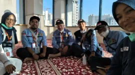 Petugas Kloter 15 (PDG 15) sukses dampingi 406 jemaah haji dengan layanan humanis dan sigap. (Foto: Ist)
