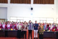 Wali Kota Padang Fadly Amran saat sosialisasi dan diskusi offline Program JKN-KIS di Ruangan Bagindo Aziz Chan, Balai Kota Aia Pacah, Kamis (12/6/2025). (Foto: Prokopim Padang)