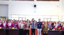 Wali Kota Padang Fadly Amran saat sosialisasi dan diskusi offline Program JKN-KIS di Ruangan Bagindo Aziz Chan, Balai Kota Aia Pacah, Kamis (12/6/2025). (Foto: Prokopim Padang)
