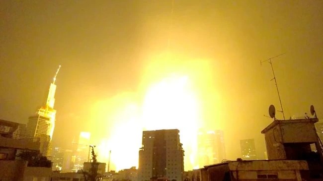 Iran melancarkan serangan udara balasan ke Israel, dengan ledakan terdengar di Yerusalem dan Tel Aviv. (Foto: Tangkapan layar video Reuters)