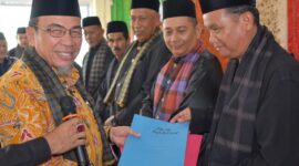 Wakil Wali Kota Padang Maigus Nasir saat Pengukuhan Ninik Mamak Nan Bajinih Adat KAN Nanggalo di Kantor KAN Nanggalo, Sabtu (14/6/2025). (Foto: Prokopim Padang)