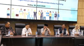 Wakil Wali Kota Padang Maigus Nasir membuka FGD di Ruang Abu Bakar Ja’ar, Balai Kota Padang, Aia Pacah. (Foto: Prokopim Padang)