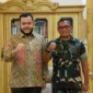 Wali Kota Padang, Fadly Amran bersama Danlanud Sutan Sjahrir Padang, Kolonel Nav Sani Salman Nuryadin, Jumat (20/6/2025). (Foto: Prokopim Padang)
